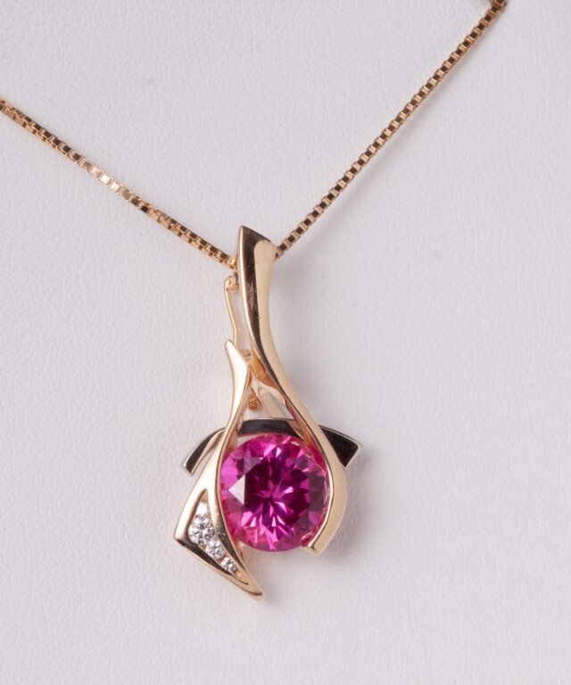 Cr red designer pendant 888 5075