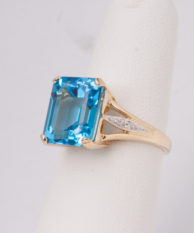 Emerald cut blue topaz ring 888 5060