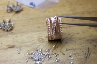 SETTING DIAMONDS BENCH