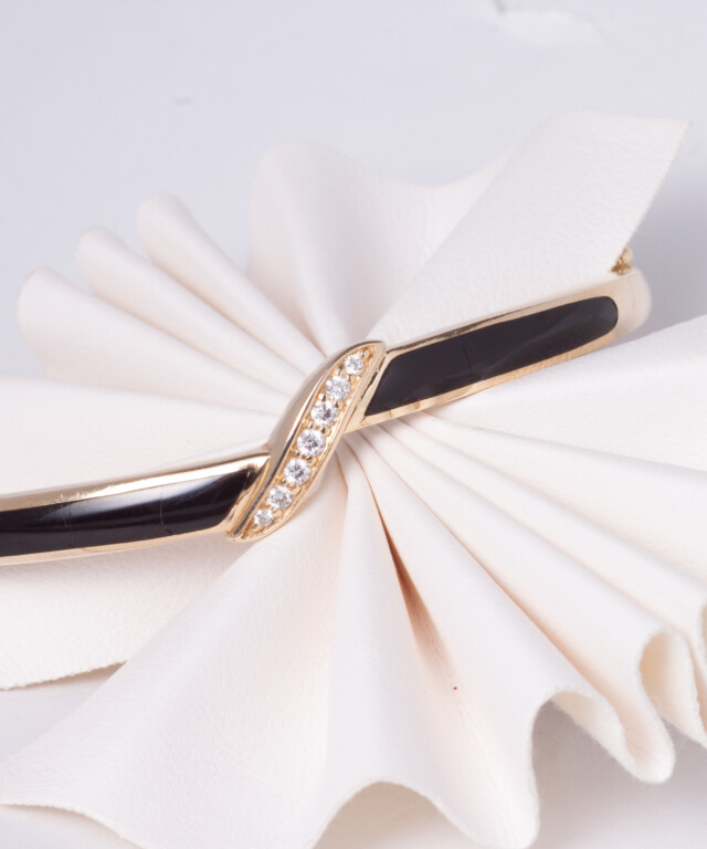 14ky blck onyx bangle bracelet