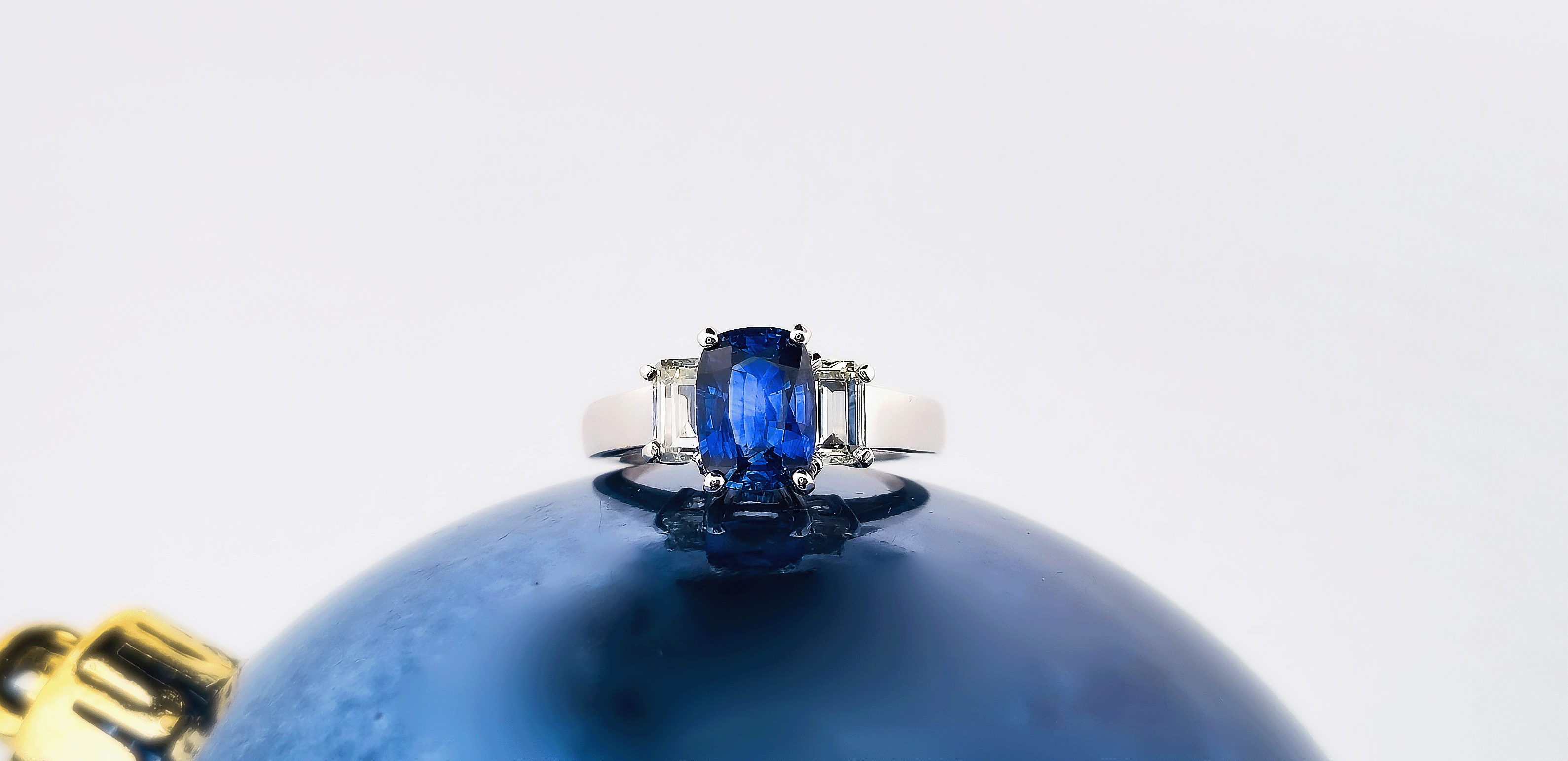 Sapph ring for web banner